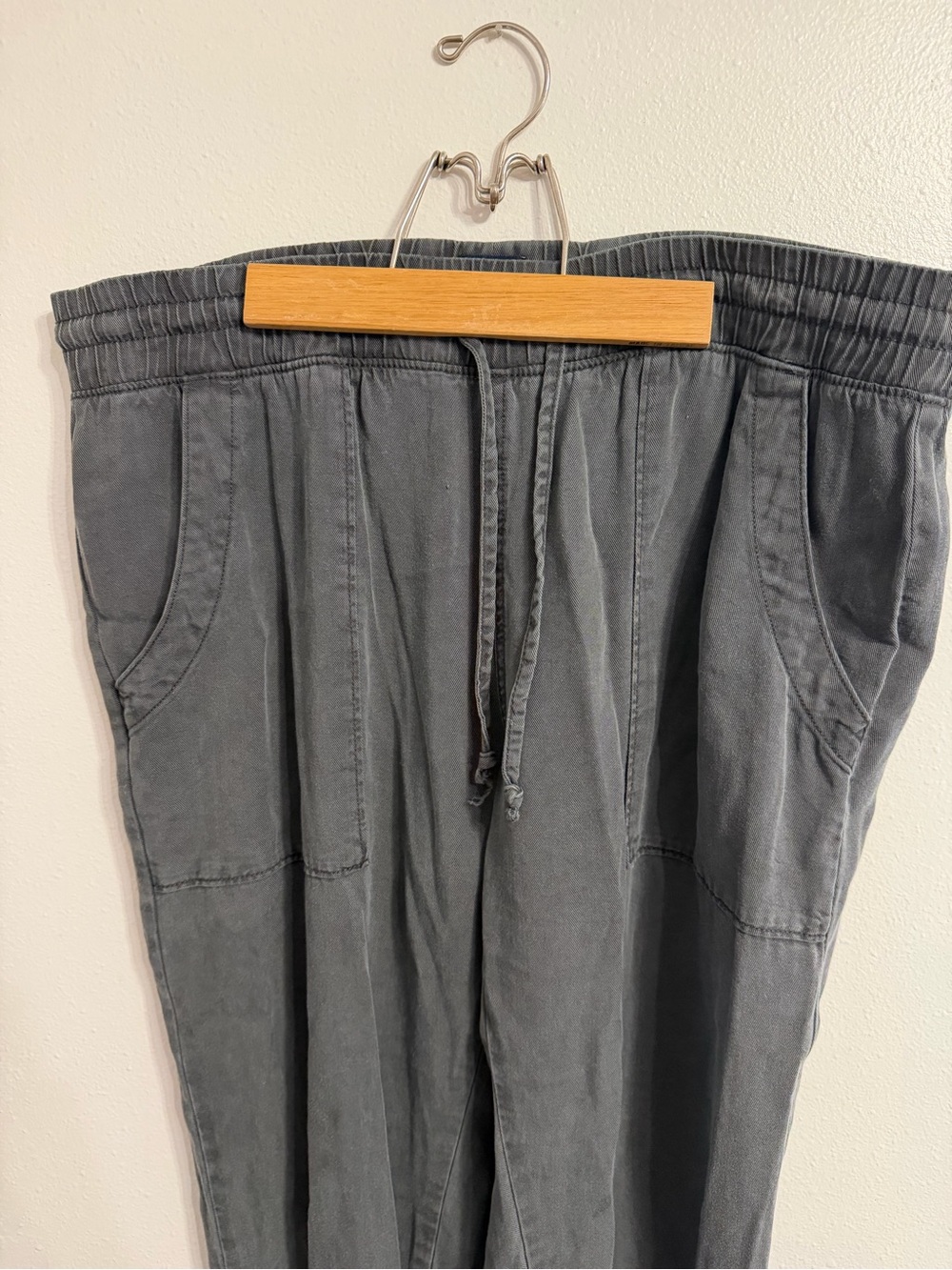 GAP Joggers - Picture 5 of 9